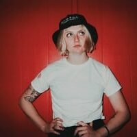 Yps0qolSCPF8XyjdYDZgzQ-default woman with white shirt and black hat